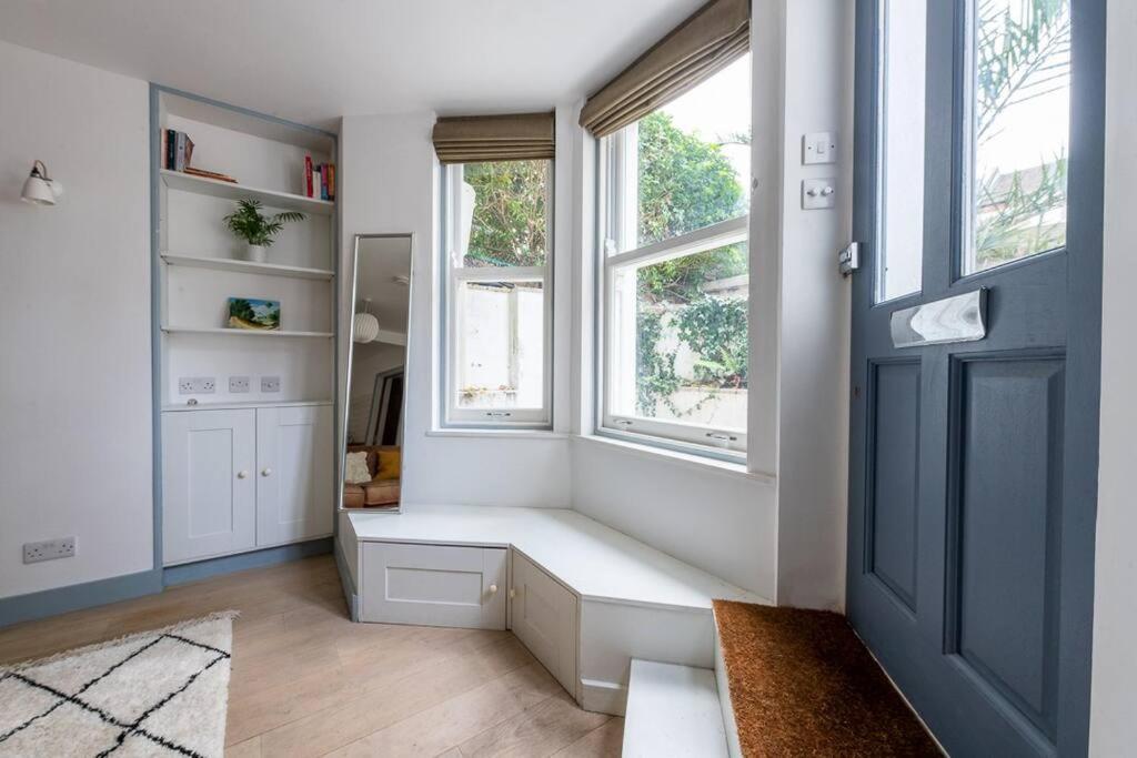 Lovely Self-Contained Basement Studio With Kitchen لندن المظهر الخارجي الصورة