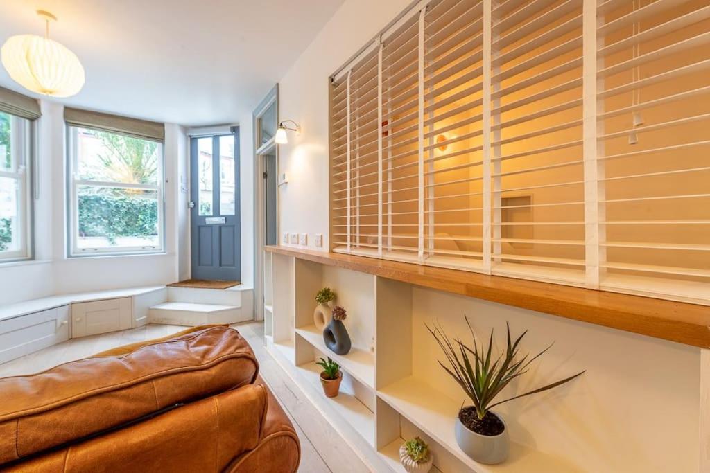 Lovely Self-Contained Basement Studio With Kitchen لندن المظهر الخارجي الصورة