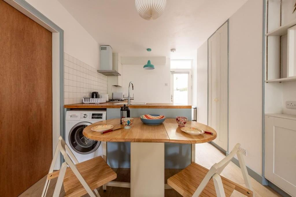 Lovely Self-Contained Basement Studio With Kitchen لندن المظهر الخارجي الصورة