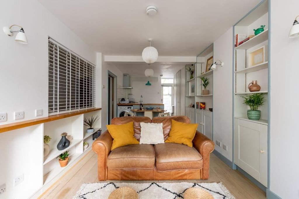 Lovely Self-Contained Basement Studio With Kitchen لندن المظهر الخارجي الصورة