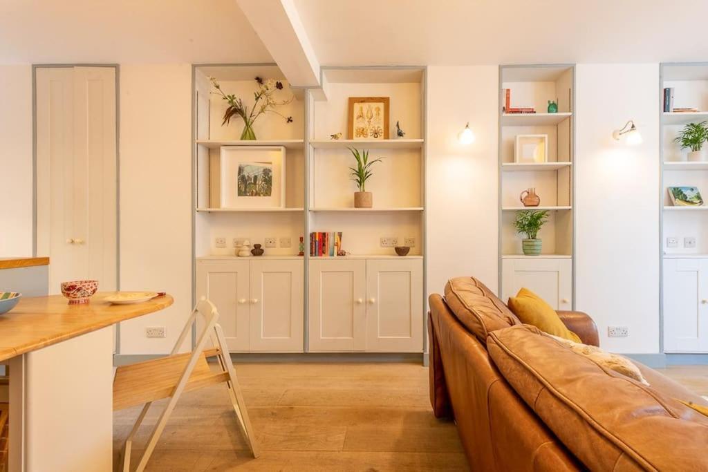 Lovely Self-Contained Basement Studio With Kitchen لندن المظهر الخارجي الصورة