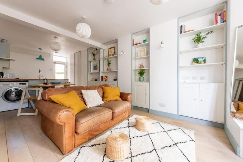 Lovely Self-Contained Basement Studio With Kitchen لندن المظهر الخارجي الصورة